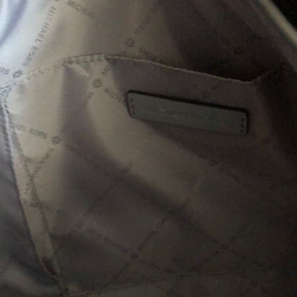 COPY - Michaels kors large sandy tote - Picture 5 of 7